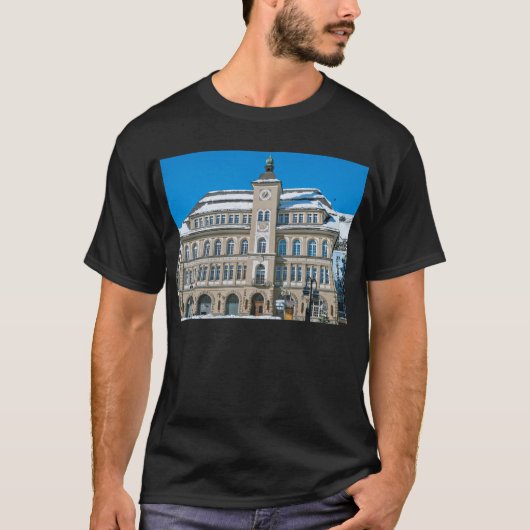 Stadhuis in St Moritz, Zwitserland T-shirt (Voorkant)