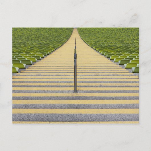 Stadiumtrap tussen rijen groene stoelen briefkaart (Voorkant)