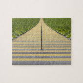 Stadiumtrap tussen rijen groene stoelen legpuzzel (Horizontaal)