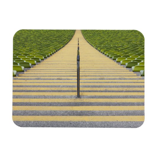 Stadiumtrap tussen rijen groene stoelen magneet (Horizontaal)