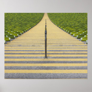 Stadiumtrap tussen rijen groene stoelen poster