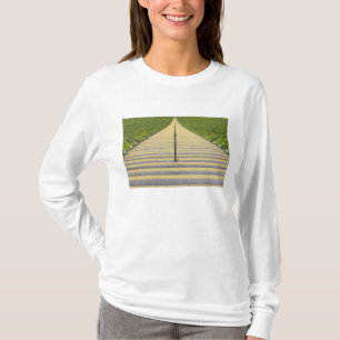 Stadiumtrap tussen rijen groene stoelen t-shirt