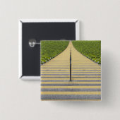 Stadiumtrap tussen rijen groene stoelen vierkante button 5,1 cm (Voorkant /achterkant)