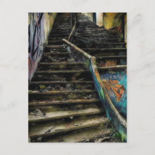 Stads Kunst op Trap Verwaarloosd Gebouw Briefkaart