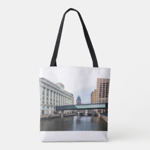 stadscyclus riverfront en architectuur tote bag
