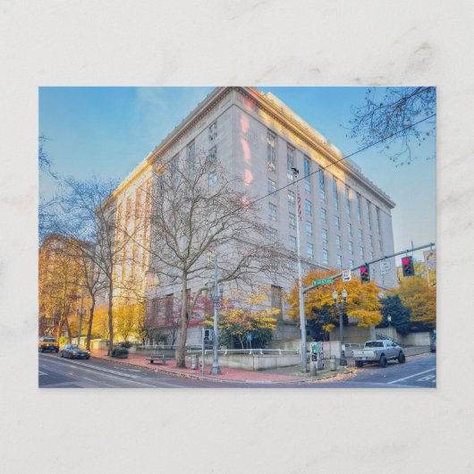 Stadsgebouw en straat herfstbomen briefkaart (Voorkant)