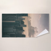 STADSGEBOUWEN ONDER CLOUDY SKY TIJDENS DE DAG BADHANDDOEK (Badhanddoek)