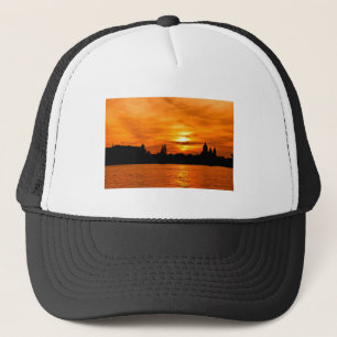 Stadsilhouet bij zonsondergang hoed trucker pet