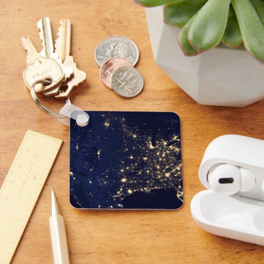 Stadslampen van de Verenigde Staten bij nacht. Sleutelhanger (Bureau)