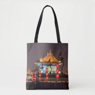StadsMuur Gebouw 's Nachts Tote Bag