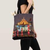 StadsMuur Gebouw 's Nachts Tote Bag (Dichtbij)