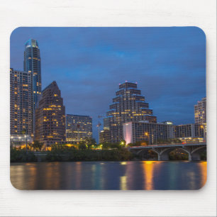 Stadssilhouet weerspiegelt in Lady Bird Lake Muismat