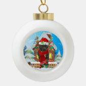 Staffordshire Bull Terrier dog met kerstcadeau Keramische Bal Ornament (Voorkant)