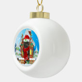 Staffordshire Bull Terrier dog met kerstcadeau Keramische Bal Ornament (Rechts)