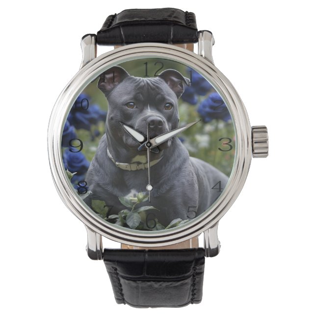 Staffordshire Bull Terriër in Blue Roos Garden, Horloge (Voorkant)