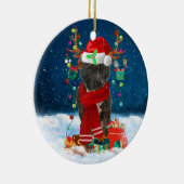 Staffordshire Bull Terrier in Snow met Kerstmis Keramisch Ornament (Rechts)