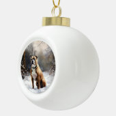 Staffordshire Bull Terrier laat het sneeuwKerstmis Keramische Bal Ornament (Rechts)