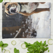 Staffordshire Bull Terrier laat het sneeuwKerstmis Theedoek (Gevouwen)