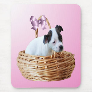 Staffordshire Puppy in een mandje, Muismat