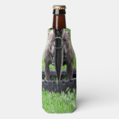 Staffy klaar om te spelen, flesjeskoeler (Fles Achterkant)