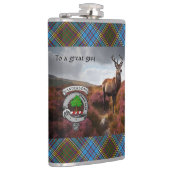 Stag in Heather w / Anderson Badge gepersonaliseer Heupfles (Rechts)