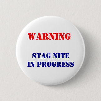 STAG NITE IN VOORUITGANG RONDE BUTTON 5,7 CM