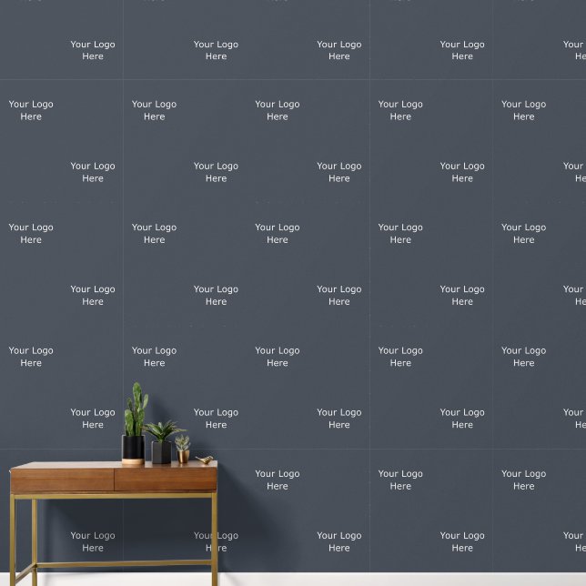  Stagtered Logo Pattern op Bright Grey Behang (Hal)