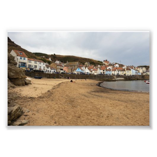 Staithes Harbour Beach en het dorpsfront Foto Afdruk (Voorkant)
