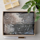 Stalwart Barn die over een gebied van witte Plante Tissuepapier (Geschenk)