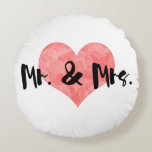 Stamped Heart Rustic Mr. & Mrs. Rond Kussen<br><div class="desc">Een hartstochtelijk hart,  voor jou en je liefje. Robuust,  stijlvol,  zoet.</div>