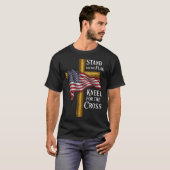 Stand For Flag Kneel For Cross Patriotic Christian T-shirt (Voorkant volledig)