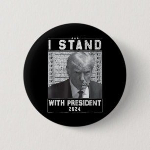 Stand met President 2024-Trump Mugshot I Stand Wi Ronde Button 5,7 Cm