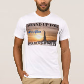 STAND-UP VOOR DEMOCRATIE #VoteBlue T-Shirt (Voorkant)