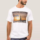 STAND-UP VOOR DEMOCRATIE #VoteBlue T-Shirt (Voorkant)