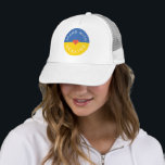 Stand van de Oekraïense anti-oorlogsprotesten tege Trucker Pet<br><div class="desc">Het collectie van het show om solidariteit te betuigen met Oekraïne en de strijd tegen de oorlog in Oekraïne te steunen. Het ontwerp heeft een eenvoudig rood hart boven een Oekraïense vlag-achtergrond in nationale kleuren blauw en geel. Ik zal 100% doneren van mijn commissie die op dit productassortiment is verdiend...</div>