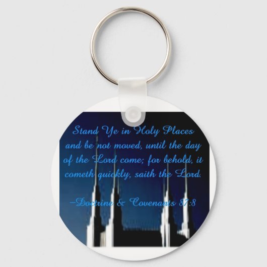 Stand Ye in Heilige Plaatsen Sleutelhanger (Voorkant)