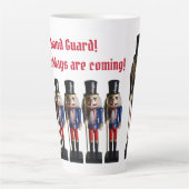 Standaard Guard Nutkraker Holiday Latte Mok (Voorkant)