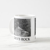 Standaard maat mok met Betty Hall op The Rock (Voorkant links)