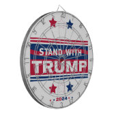 Standaard met Trump~2024~MAGA Dartbord (Voorkant Links)