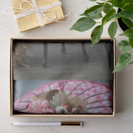 Standaard poedel gekleed in roze Decouapge Tissuepapier (Geschenk)