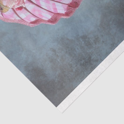 Standaard poedel gekleed in roze Decouapge Tissuepapier (Detail)