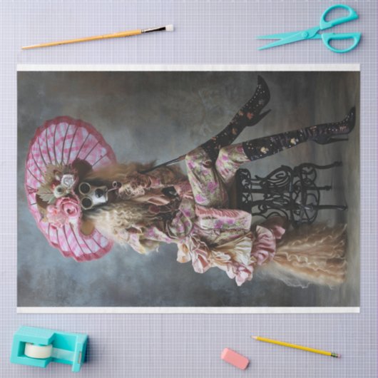 Standaard poedel gekleed in roze Decouapge Tissuepapier (Craft)