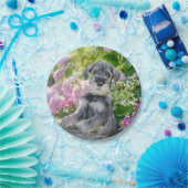 Standaard Schnauzer Puppy in een bloeiende tuin Papieren Bordje (Feest)