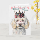 Standard Poodle Dog Queen voor een dag Funny Birth Kaart (Gele Bloem)