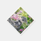 Standard Schnauzer Puppy in een bloeiende tuin - Servet (Hoek)