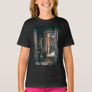 Standbeeld van de heilige Rita van Cascia in het M T-shirt