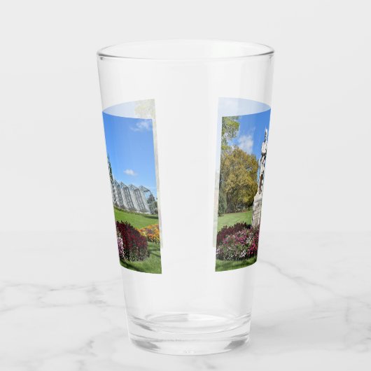 standbeeld van Sir William Wallace Glas (Rechts)