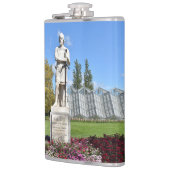 standbeeld van Sir William Wallace Heupfles (Links)