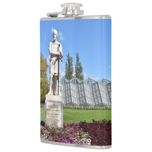 standbeeld van Sir William Wallace Heupfles (Links)