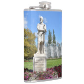 standbeeld van Sir William Wallace Heupfles (Rechts)